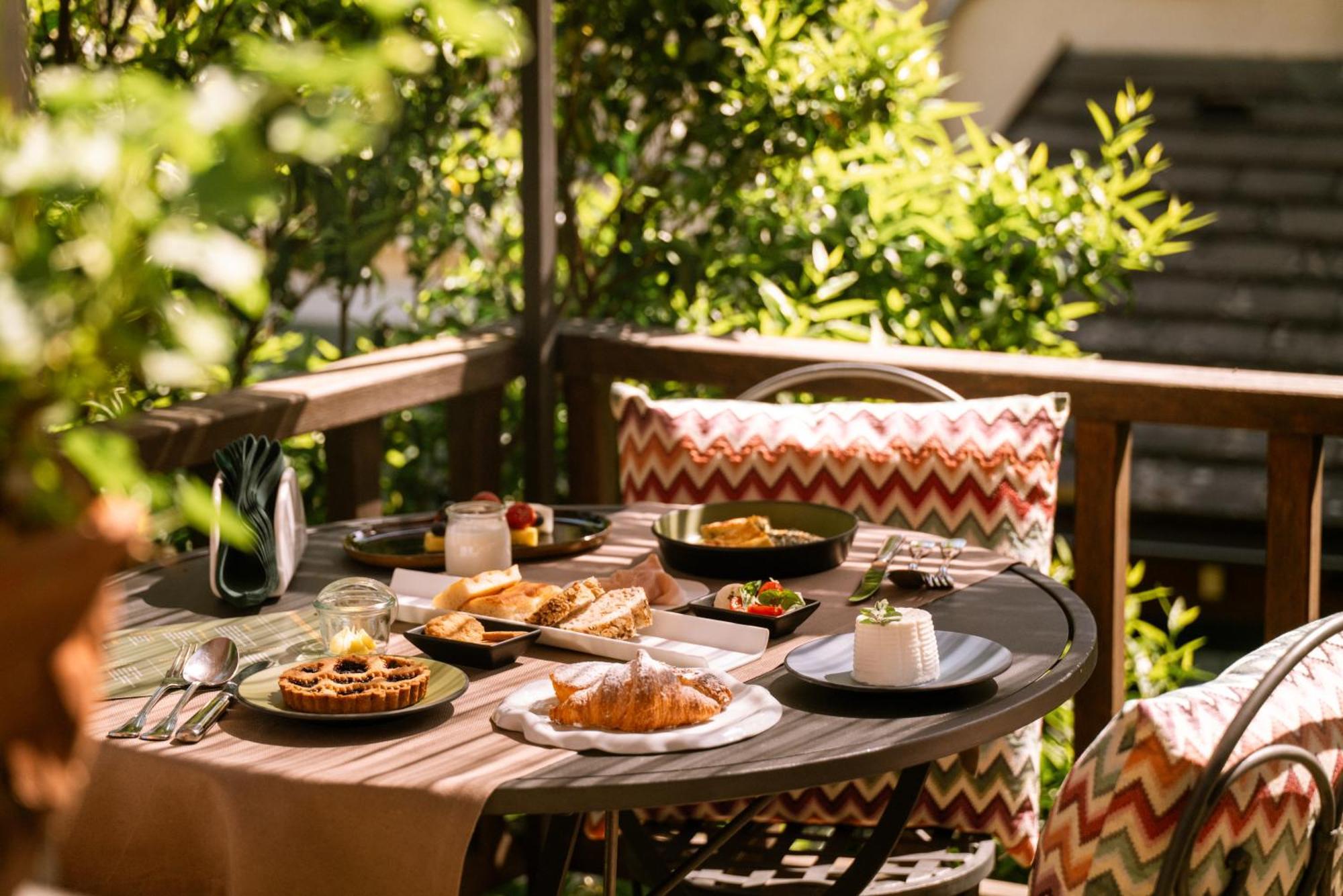 Hotel Villa Edera & La Torretta مونيلّي المظهر الخارجي الصورة